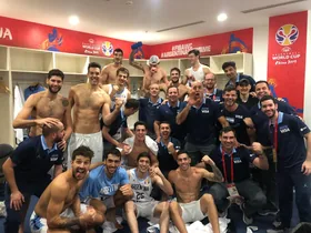 Festejo del plantel de la Selección Argentina de Básquet en el vestuario