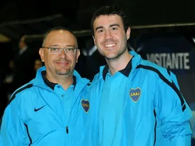 Leandro Amigo, kinesiólogo, con integrante del cuerpo técnico de Boca Juniors Básquet